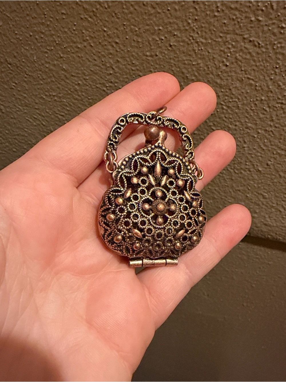 Vintage Arthur Pepper Gold Tone Filigree Purse Locket Pendant for Necklace